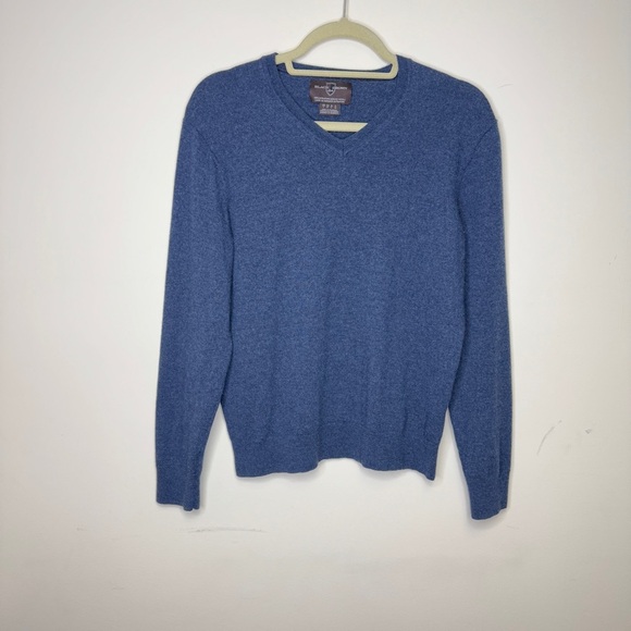 Vintage Black Brown 1826 Extra Fine Merino Wool
Men's Blue V-Neck Cozy Sweater - Picture 8 of 8